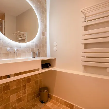 Arboree Hyper Centre Villa