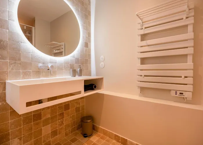 Arboree Hyper Centre Villa