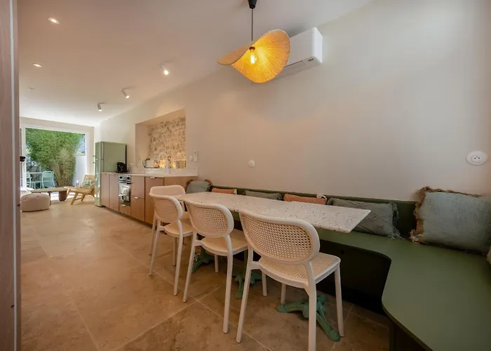 Arboree Hyper Centre