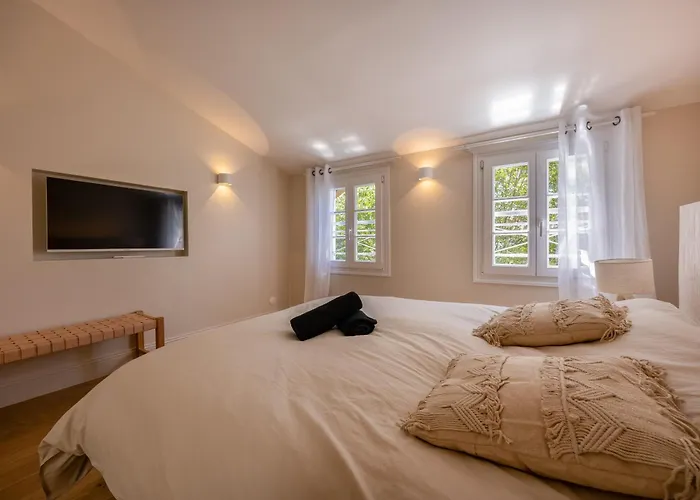 Arboree Hyper Centre Villa